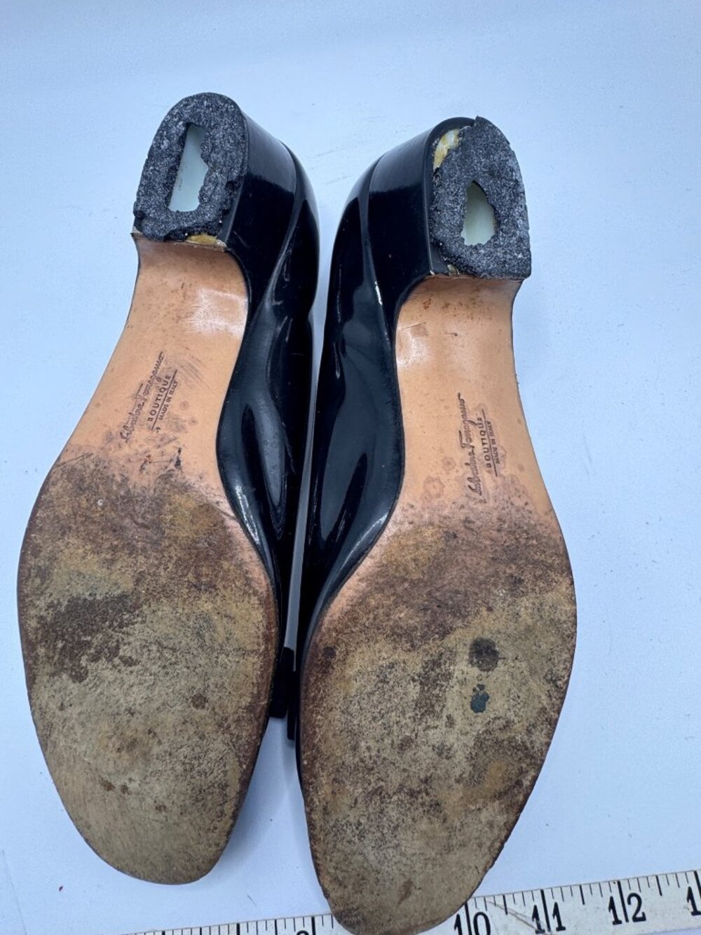 Salvatore Ferragamo Black Patent Leather Varina Bow Flats Size 10 DAMAGED HEELS - Picture 5 of 9